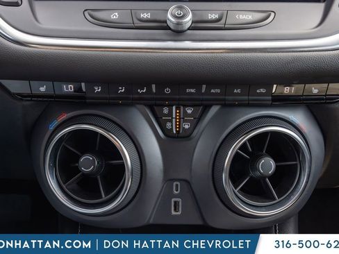 Used 2025 Chevrolet Blazer LT image 9