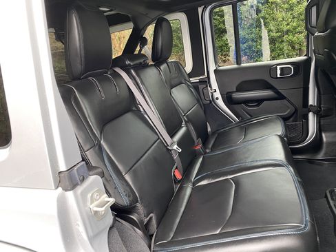 Used 2024 Jeep Wrangler Unlimited Rubicon 4xe image 36