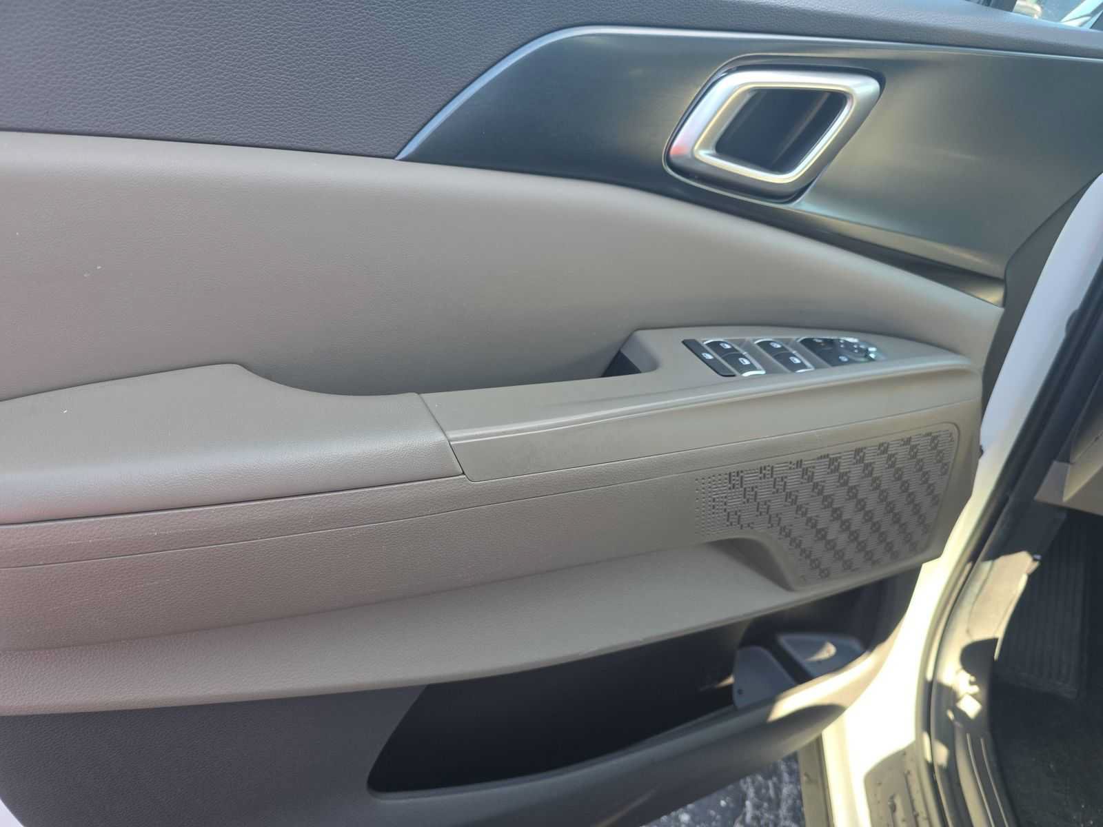 Used 2026 Kia Carnival FWD image 15
