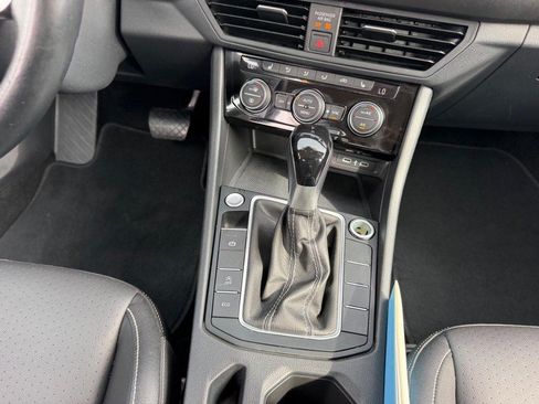 Used 2024 Volkswagen Jetta SE FWD image 15