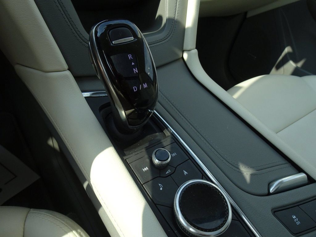 Used 2020 Cadillac XT5 Premium Luxury AWD/4WD image 17