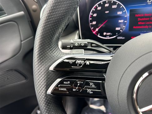 Used 2024 Mercedes-Benz GLC 300 4MATIC image 22