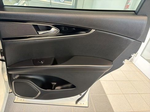 Used 2023 Lincoln Nautilus Reserve image 12