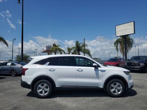 Used 2022 Kia Sorento LX AWD/4WD image 2