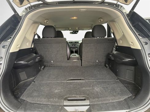 Used 2020 Nissan Rogue SV image 23