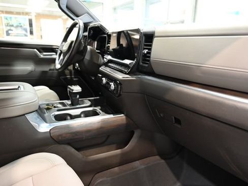 Used 2022 GMC Sierra 1500 SLT w/ SLT Convenience Package AWD/4WD image 15