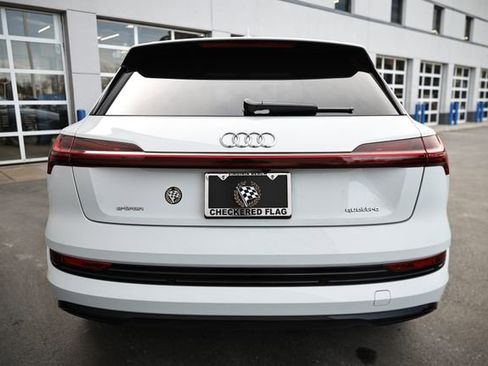 Used 2022 Audi e-tron Premium Plus image 10