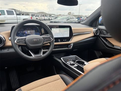 Used 2026 Chevrolet Equinox ACTIV w/ Convenience Package III image 27