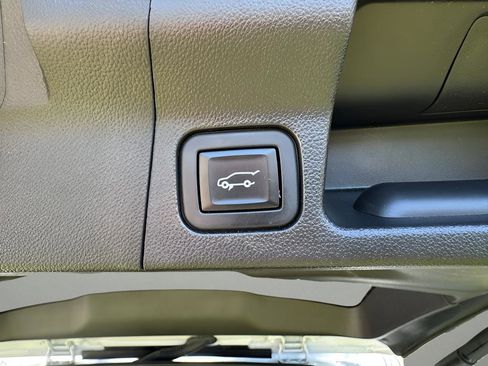 Used 2020 GMC Acadia SLT w/ Driver Alert Package II AWD/4WD image 11