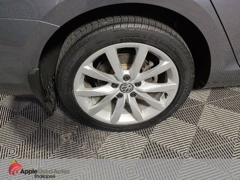 Used 2017 Volkswagen Golf SE FWD image 39
