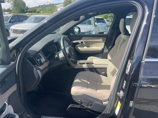 New 2026 Volvo XC90 T8 Plus w/ Protection Package Premier AWD/4WD image 8