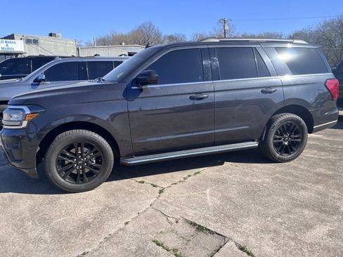 Used 2022 Ford Expedition XLT image 1