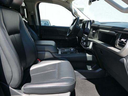 Used 2024 Ford Expedition Max XLT RWD image 26