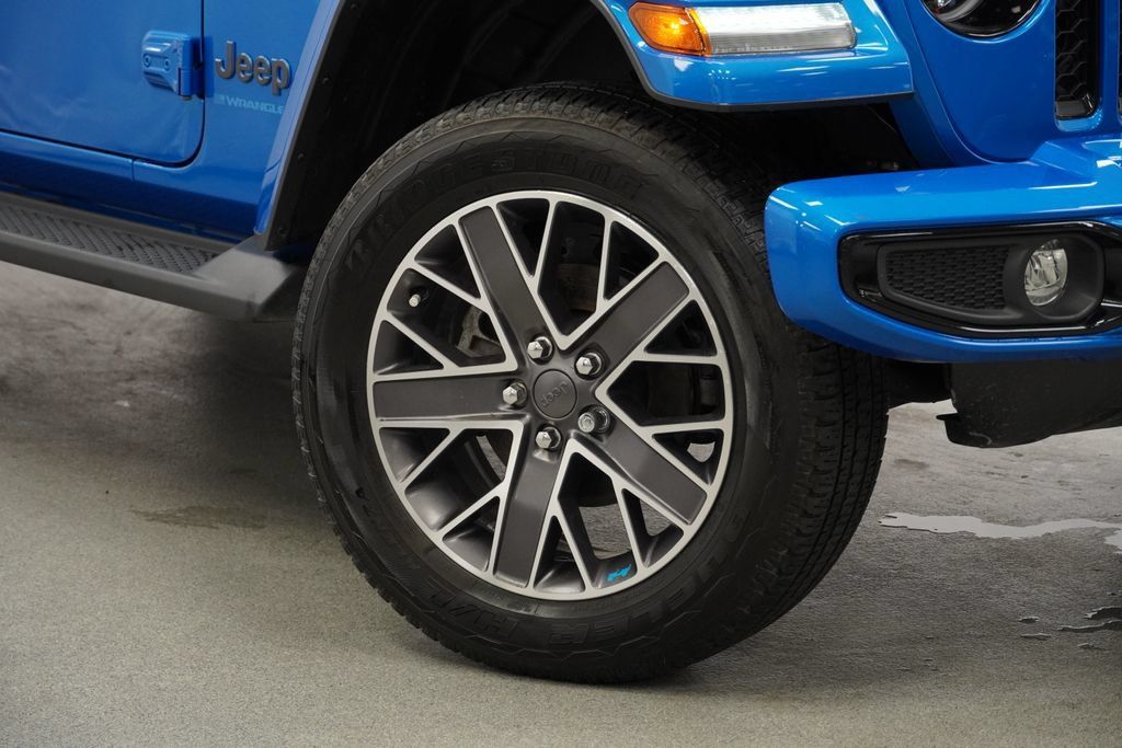 Certified 2023 Jeep Wrangler Unlimited Sahara AWD/4WD image 8
