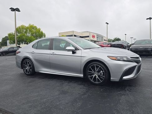 Used 2024 Toyota Camry SE FWD image 1