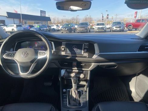 Used 2024 Volkswagen Jetta SE image 24