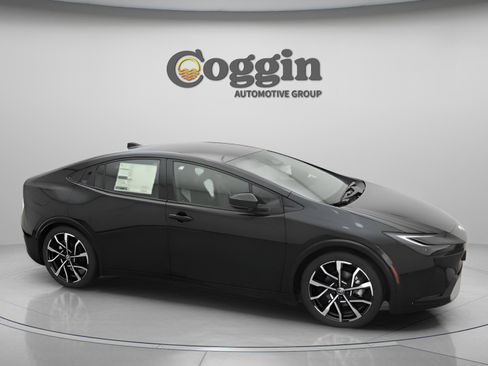 New 2026 Toyota Prius Plug-In Hybrid image 8