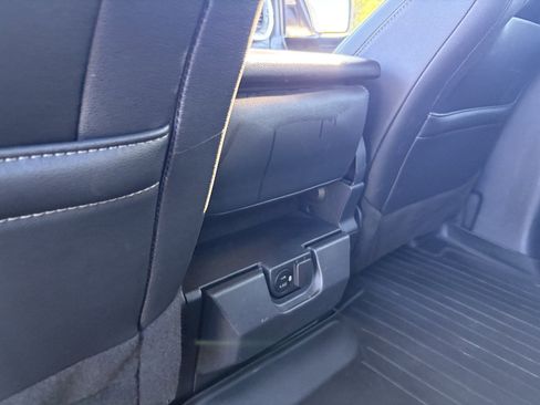 Used 2022 Ford F150 Lariat w/ Equipment Group 501A Mid AWD/4WD image 17
