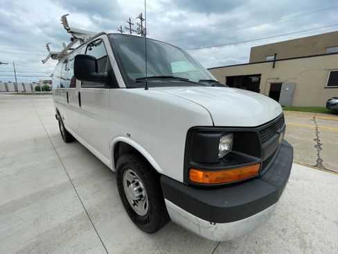Used 2015 Chevrolet Express 2500 image 3