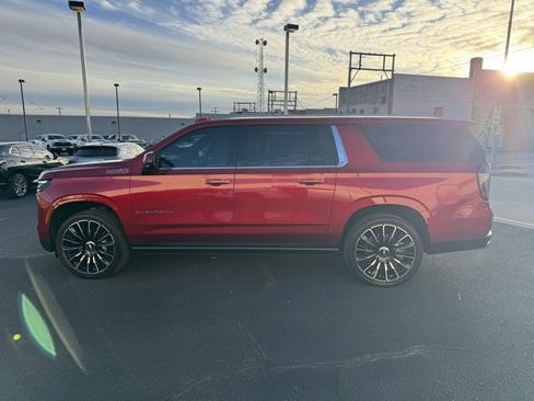Used 2025 Chevrolet Suburban High Country image 6