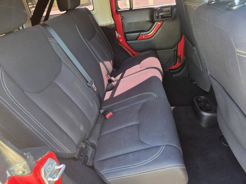 Used 2014 Jeep Wrangler Unlimited Sahara AWD/4WD image 9