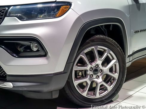 Used 2025 Jeep Compass Limited AWD/4WD image 5