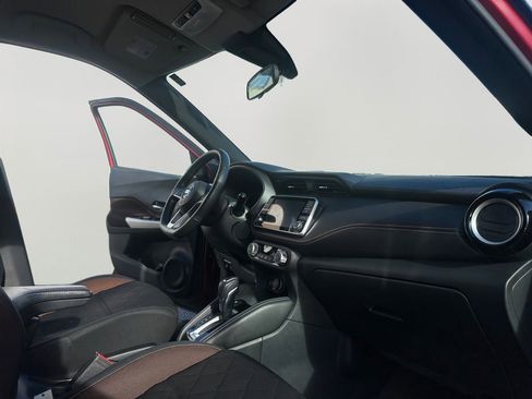 Used 2020 Nissan Kicks SR image 11