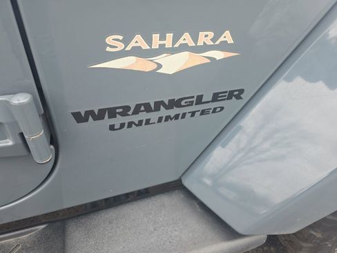 Used 2015 Jeep Wrangler Unlimited Sahara w/ Dual Top Group image 9