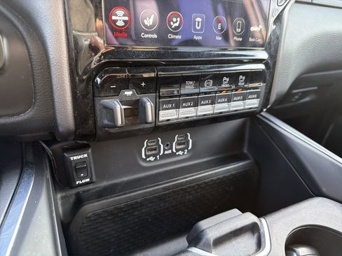 Used 2020 RAM 3500 Laramie image 22