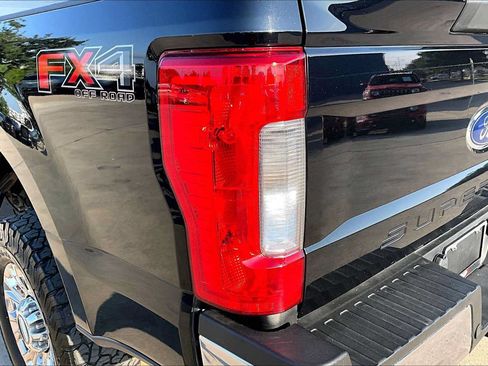 Used 2019 Ford F250 XLT w/ XLT Premium Package AWD/4WD image 29