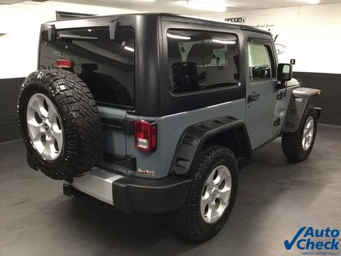 Used 2015 Jeep Wrangler Sahara w/ Connectivity Group AWD/4WD image 11