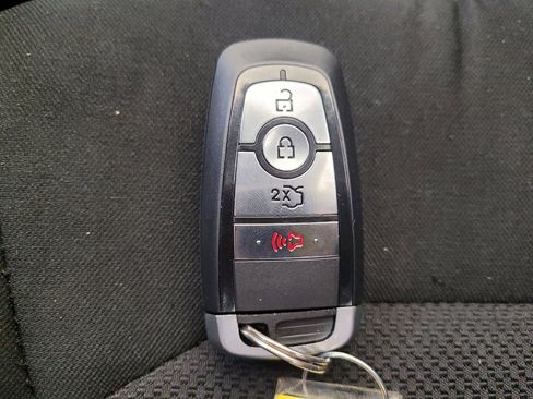 Used 2020 Ford Fusion SE image 32