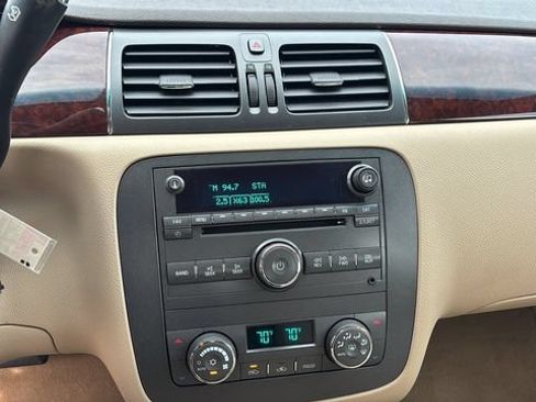 Used 2011 Buick Lucerne CXL FWD image 25