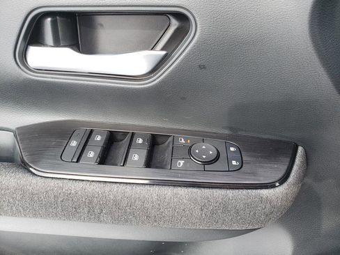 Certified 2025 Nissan Kicks SV image 28