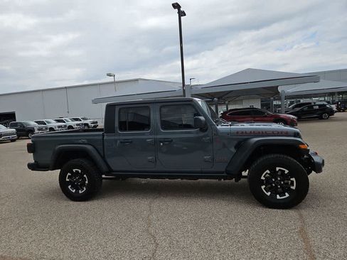 Used 2025 Jeep Gladiator Rubicon w/ Convenience Group AWD/4WD image 9