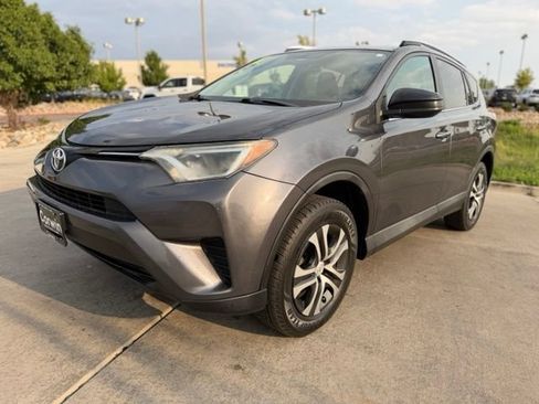 Used 2016 Toyota RAV4 LE AWD/4WD image 3