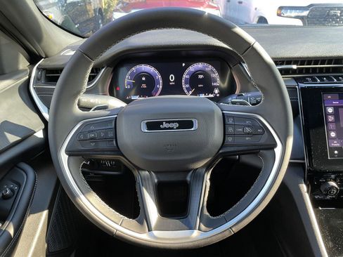 Certified 2025 Jeep Grand Cherokee Laredo X image 14