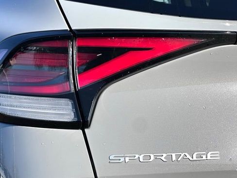 Used 2023 Kia Sportage SX image 4