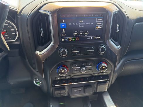 Used 2019 Chevrolet Silverado 1500 High Country w/ Technology Package AWD/4WD image 10