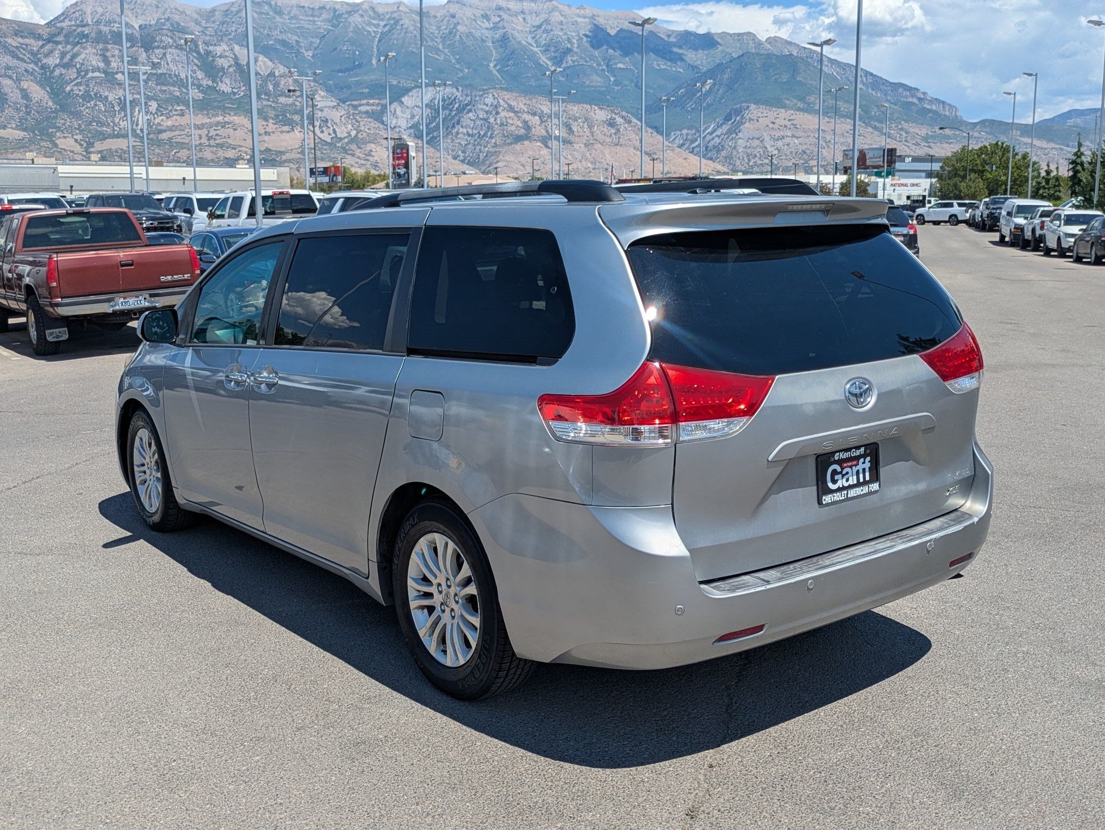Used 2012 Toyota Sienna XLE w/ Entertainment Pkg FWD image 5