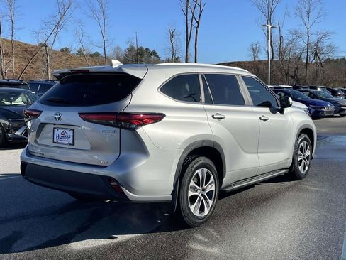 Used 2023 Toyota Highlander XLE image 29