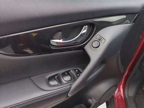 Used 2018 Nissan Rogue SV FWD image 10