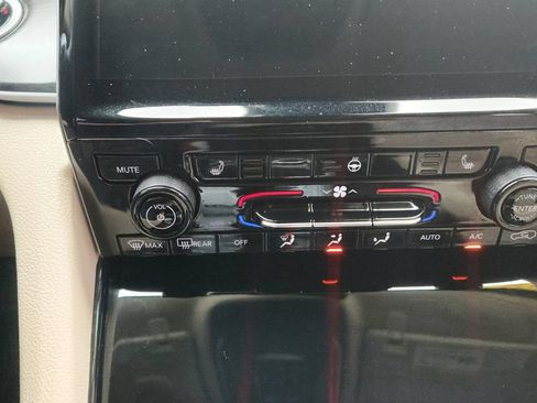Used 2022 Jeep Grand Cherokee Limited AWD/4WD image 19