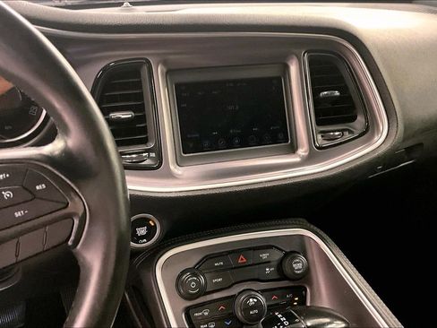Used 2019 Dodge Challenger SXT RWD image 5
