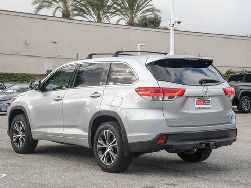 Used 2017 Toyota Highlander Plus FWD image 8
