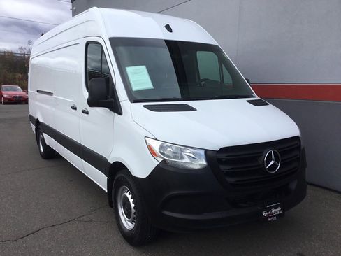 Used 2022 Mercedes-Benz Sprinter 2500 image 2