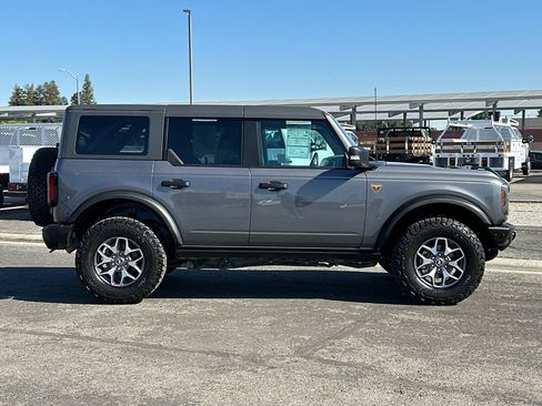 Certified 2021 Ford Bronco Badlands AWD/4WD image 2