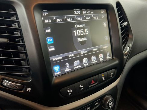 Used 2017 Jeep Cherokee Limited w/ Luxury Group image 12