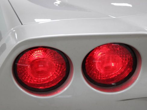 Used 2006 Chevrolet Corvette Convertible w/ Preferred Equipment Group image 16