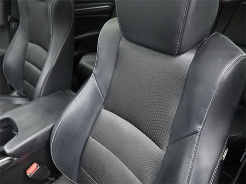 Used 2018 Honda Accord Sport image 18